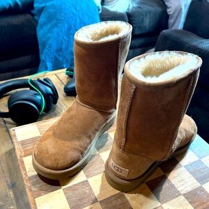 Brown Ugg Boots, Classic size 6